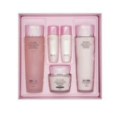  3W FLOWER Набор уходовой косметики увлажняющий FLOWER EFFECT EXTRA MOISTURIZING SKIN CARE 3 SET